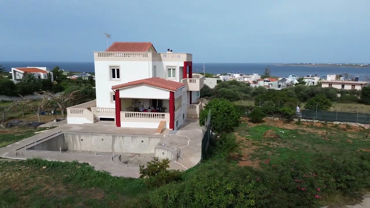 AK 236  Luxurious villa in Akrotiri